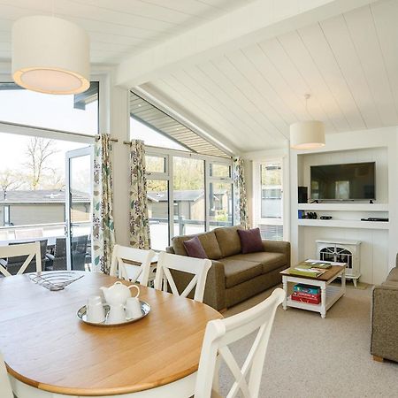 Hotel Woodside Coastal Retreat Fishbourne  Exterior foto