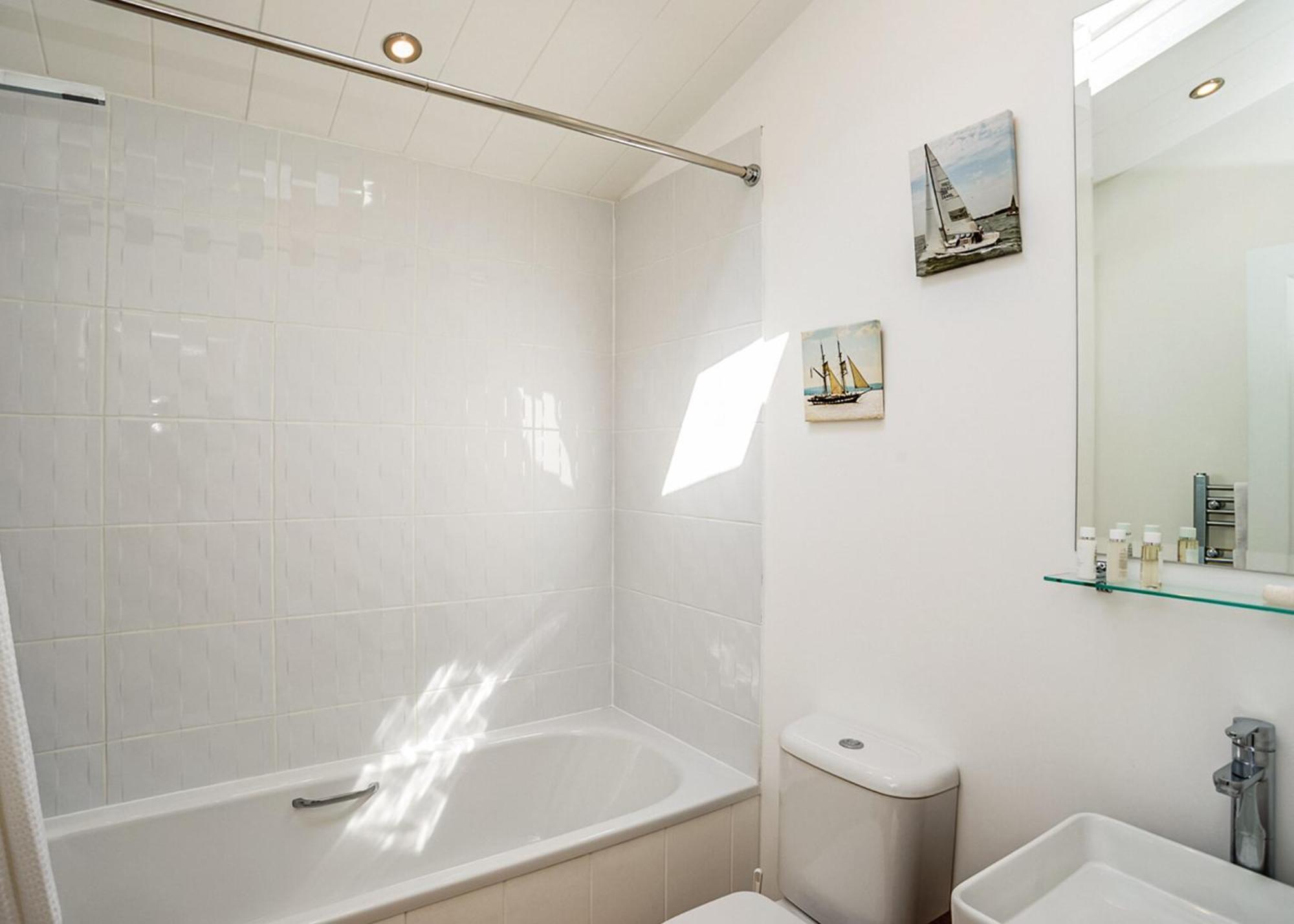 Hotel Woodside Coastal Retreat Fishbourne  Habitación foto